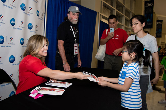 Shawn Johnson signs autographs before the event