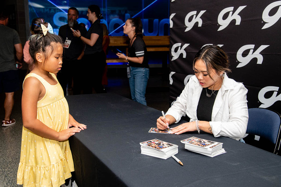 2020 Olympic All-Around Champion Suni Lee signed autographs prior to competition