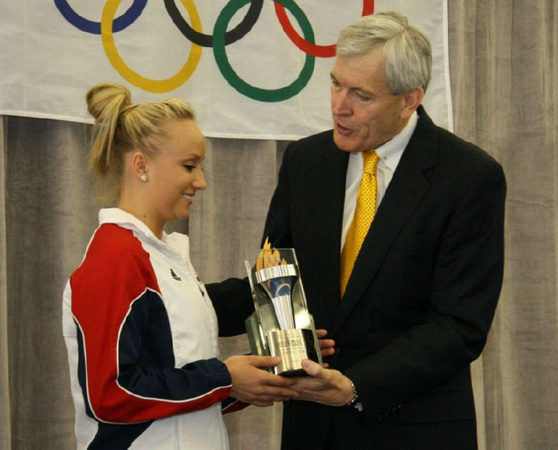 Dallas mayor Tom Leppert presents Nastia Liukin with her 2008 USOC Co-Sportswoman of the Year trophy